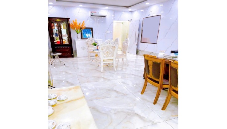 Bán nhà QUẬN 10, Mặt tiền Cách Mạng Tháng Tám, Chiều dài 24.4 m, Giá 28 tỷ, 5 tầng